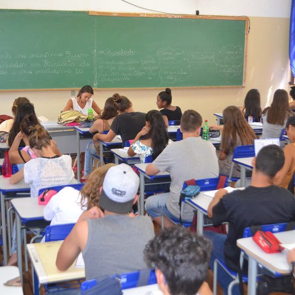 Onda de calor faz Justiça adiar início das aulas