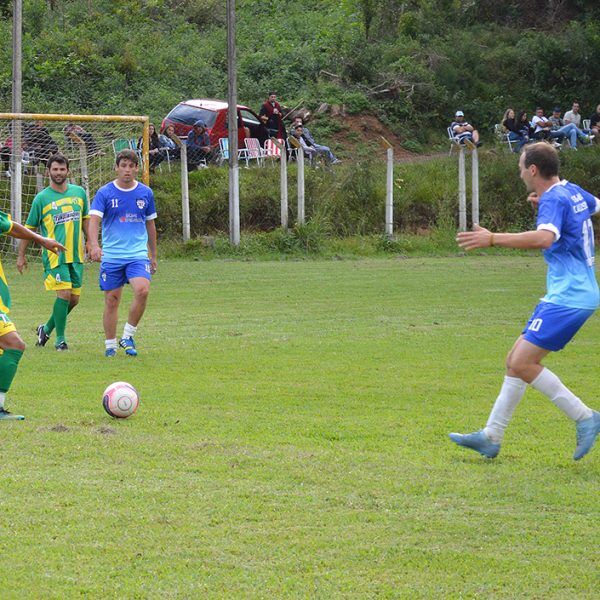 Domingo de muito futebol