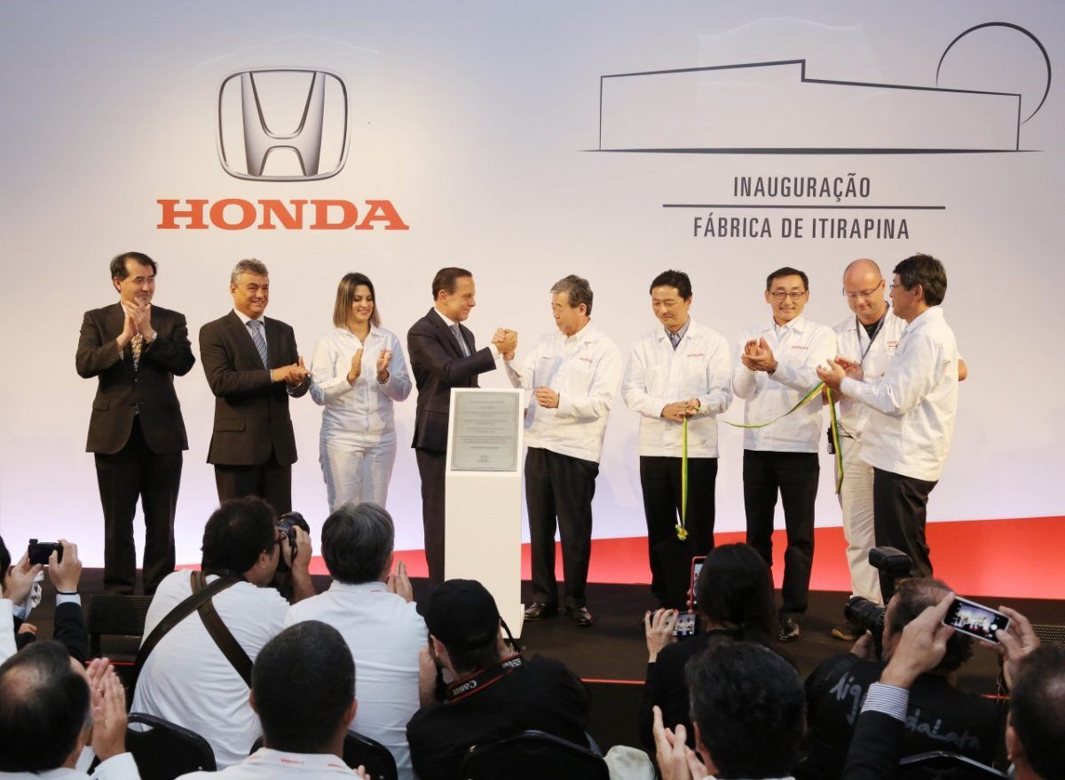 Honda inaugura fábrica de automóveis no Brasil