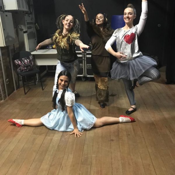 Escola usa método britânico  para propagar a arte da dança