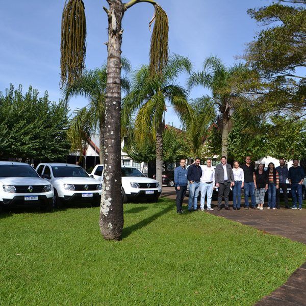 Compra de veículos gera  críticas nas redes sociais