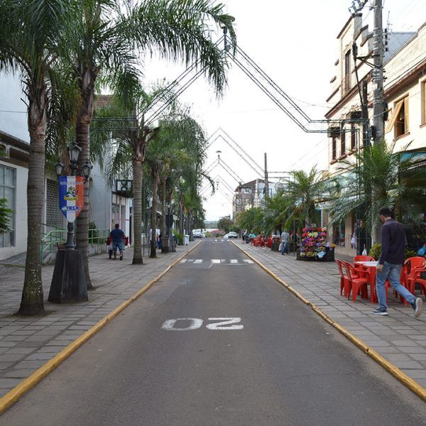 Município discute criação  de rua coberta no calçadão