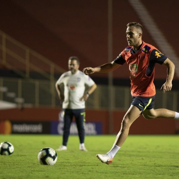 Arthur entre os titulares hoje à noite