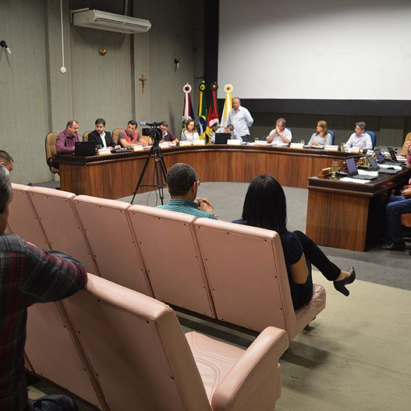 Renovação de convênio com HBB gera críticas na câmara