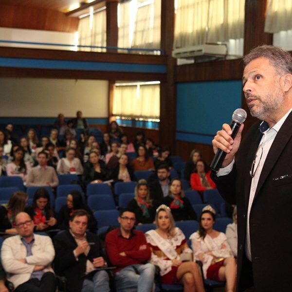 Um em cada três alunos não conclui o ano letivo