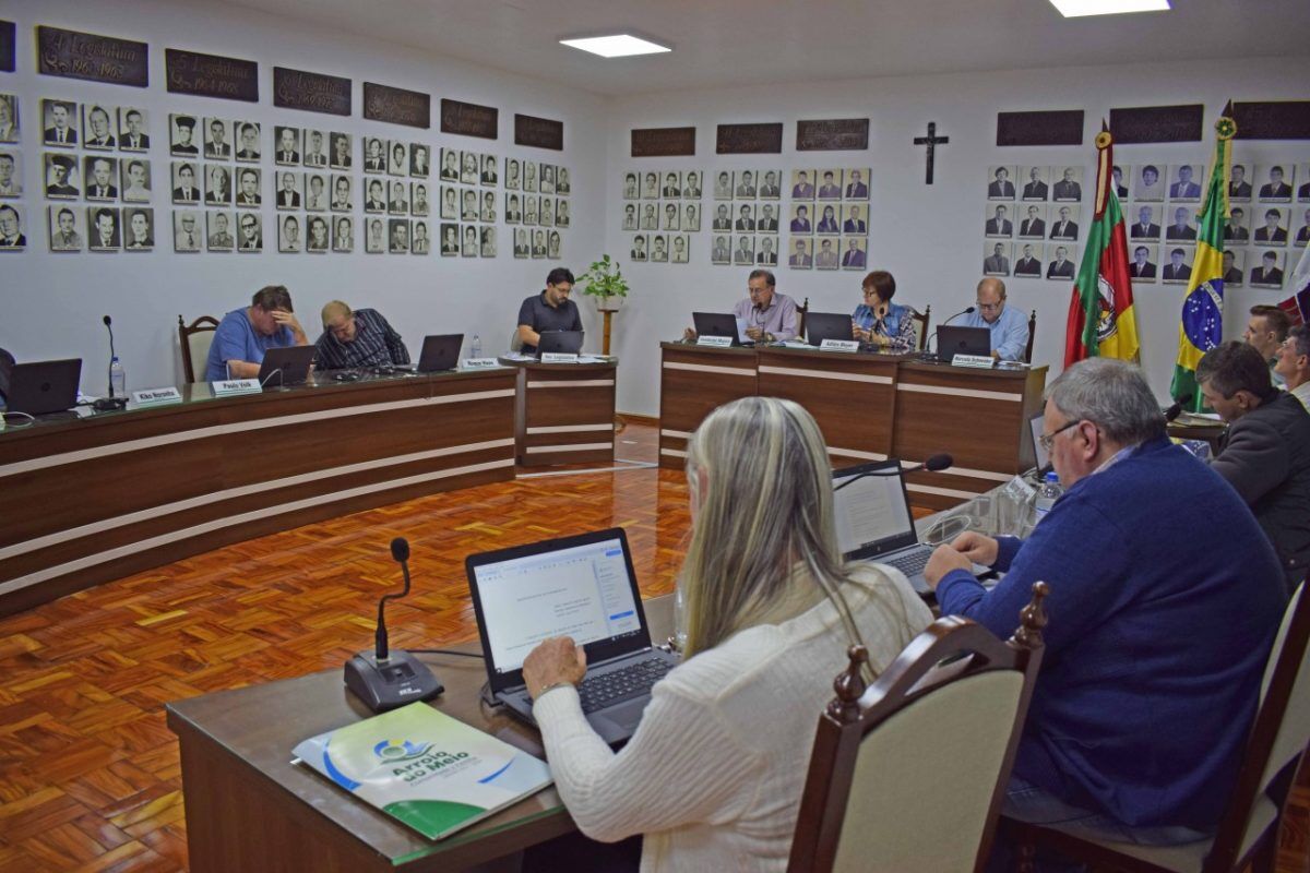 Vereadores aprovam novas regras para táxis no município