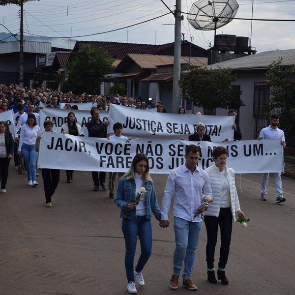 Escrivão relata suposta confissão de réu. Defesa nega