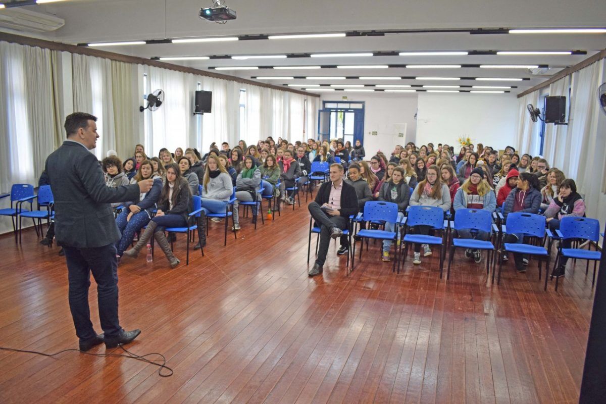 PENSE traz reflexões para futuros professores