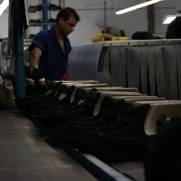Sindicato ingressa com ação para que demitidos de fábrica recebam valores