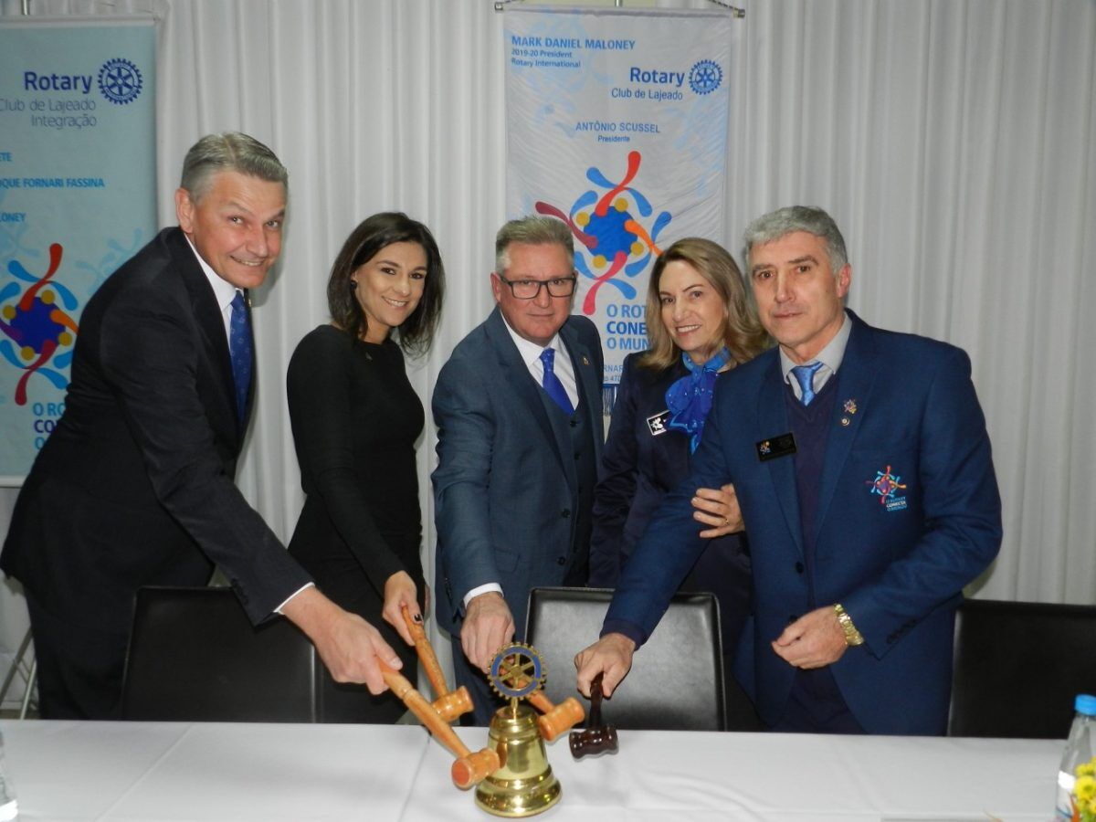 Três Rotary Clubs fazem posse conjunta
