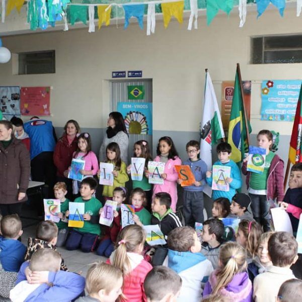 Escola completa 109 anos e promove evento festivo
