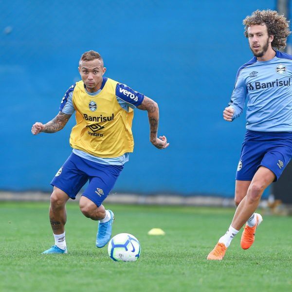 Com baixas na desefa, Grêmio recebe o Goiás