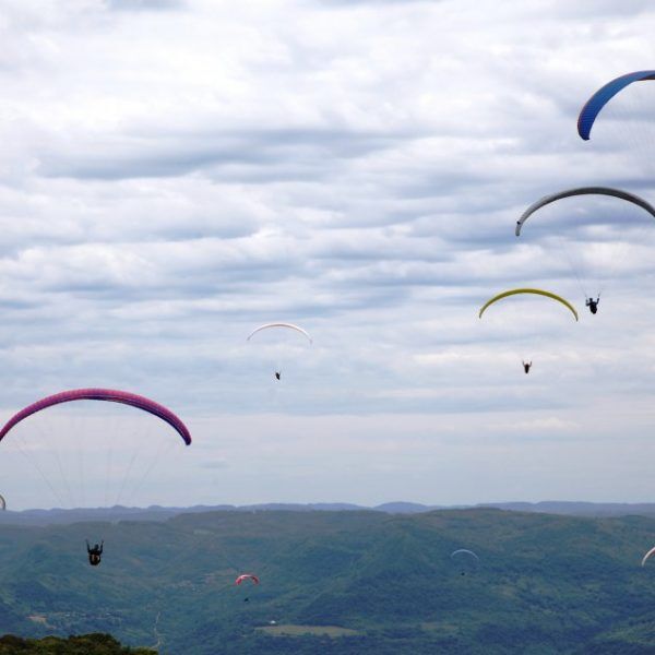 Aventureiros ganham o céu do Vale