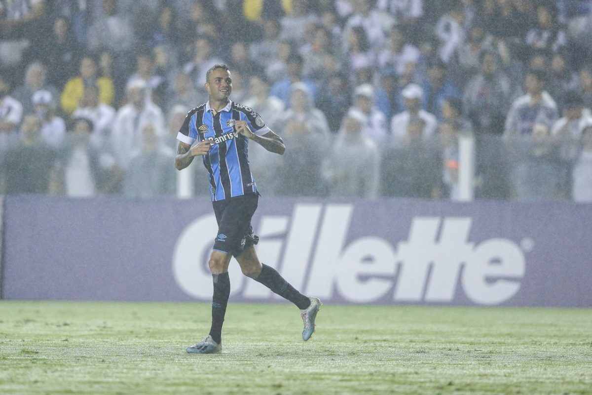 Grêmio vence a terceira seguida