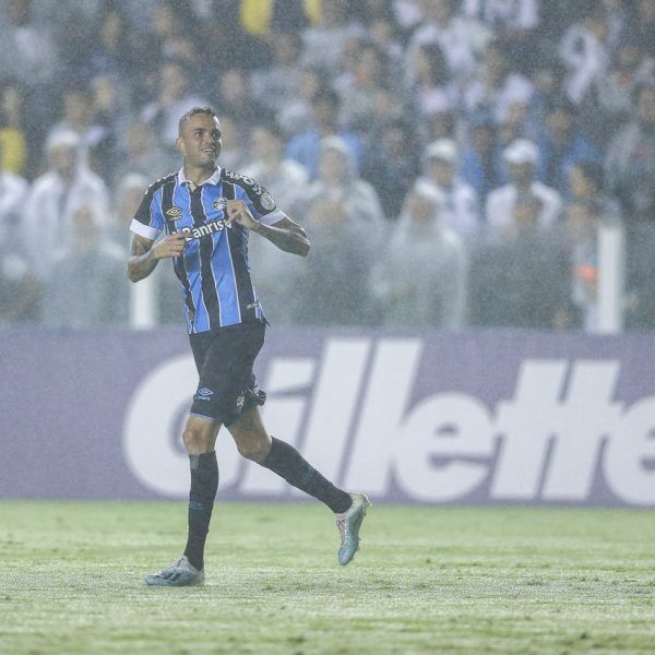 Grêmio vence a terceira seguida