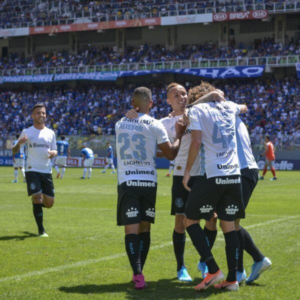 Grêmio goleia fora de casa