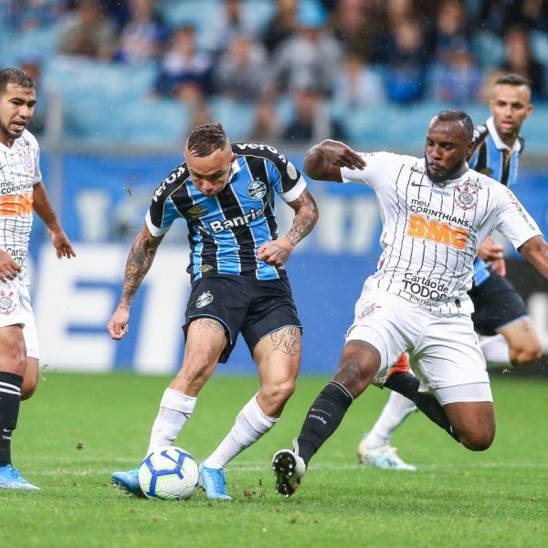 Grêmio: sem campo e três titulares