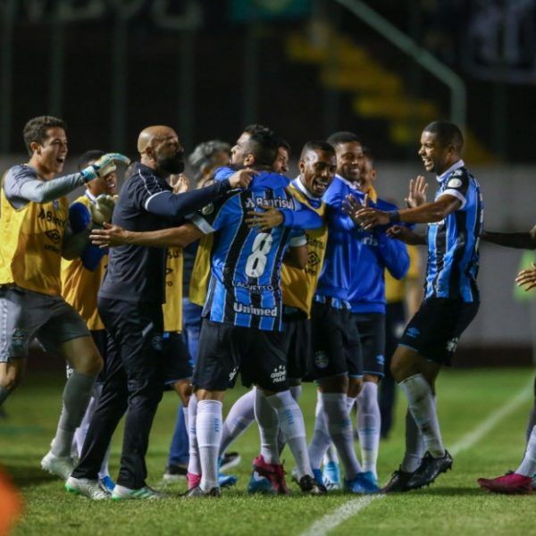 Grêmio vence por 2 x 1