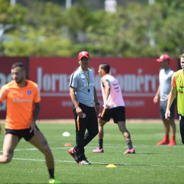 Zé Ricardo comanda o primeiro treino no Inter