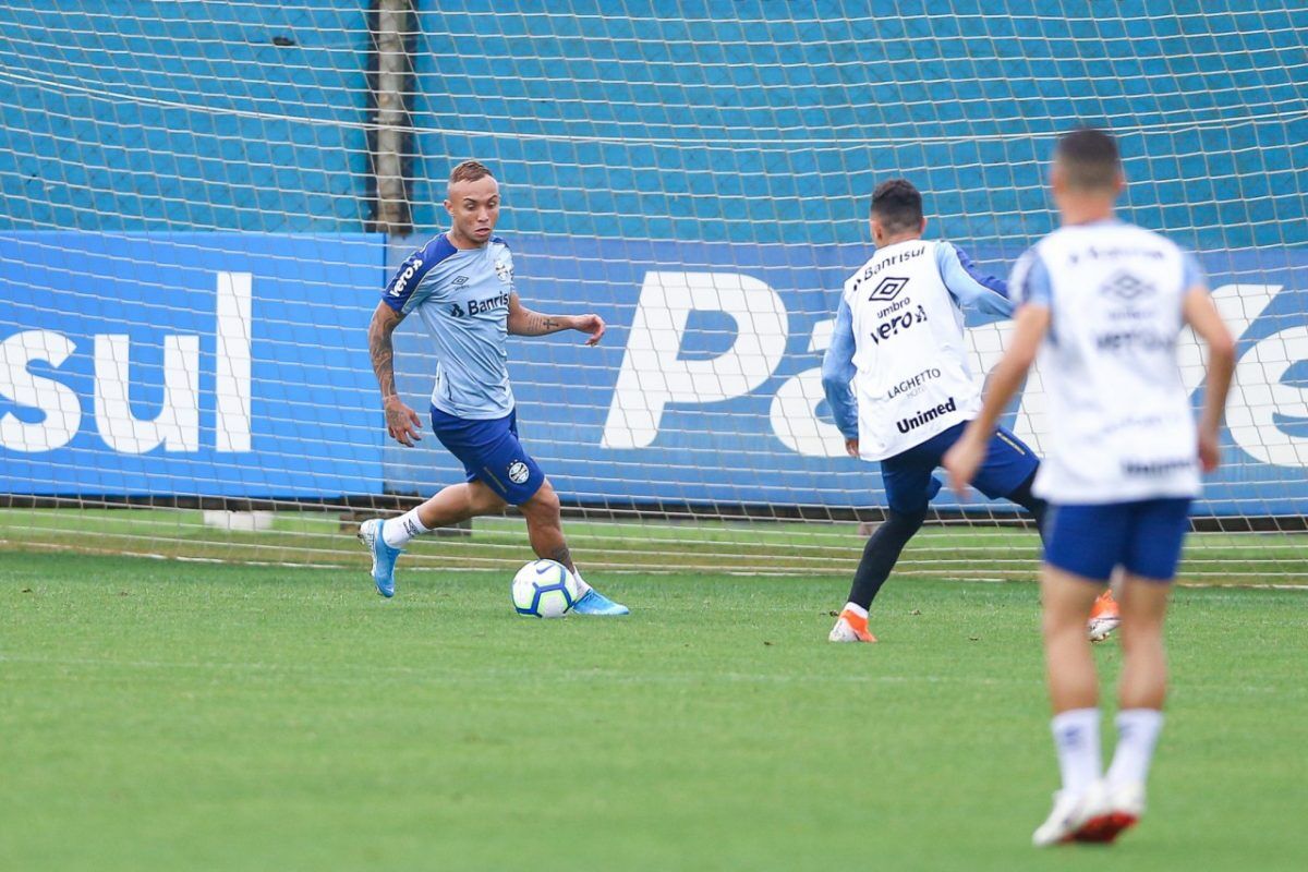 Grêmio pronto para enfrentar o Corinthians