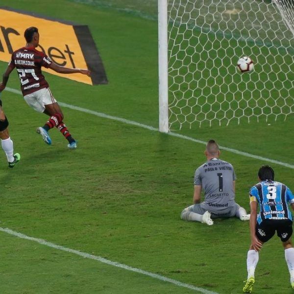 Sonho do tetra termina em goleada no Maracanã