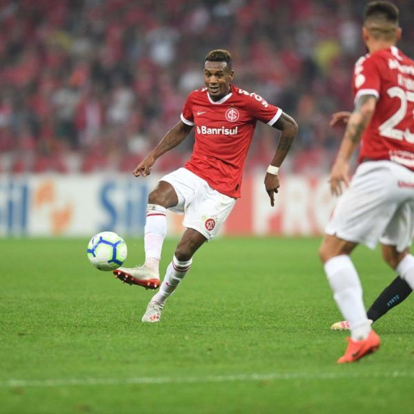 Internacional: Zé Ricardo perde três jogadores