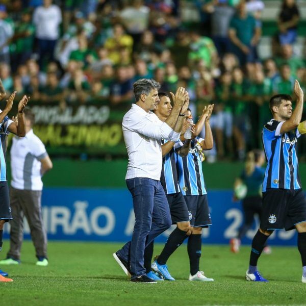 Tricolor iguala marca histórica