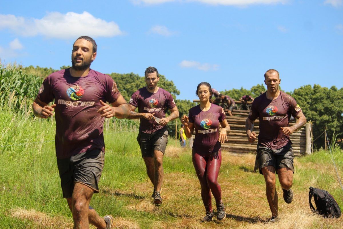 Corrida com obstáculos: força, habilidade e superação