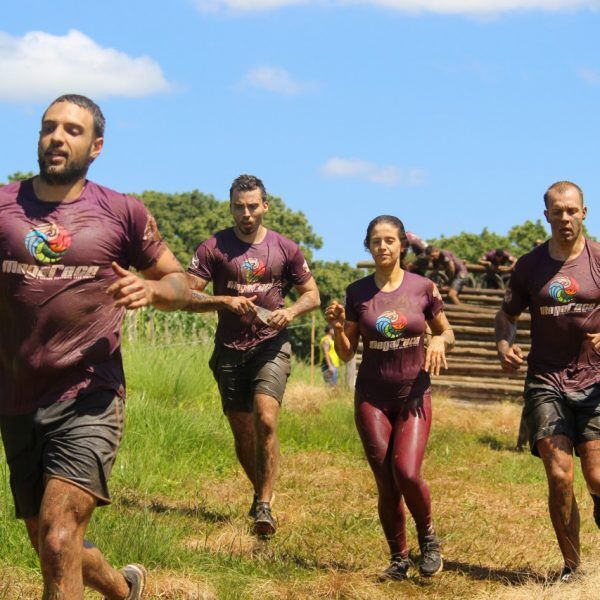 Corrida com obstáculos: força, habilidade e superação