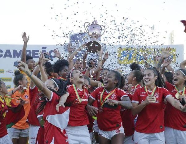 Inter vence o Gre-Nal e conquista o título estadual feminino