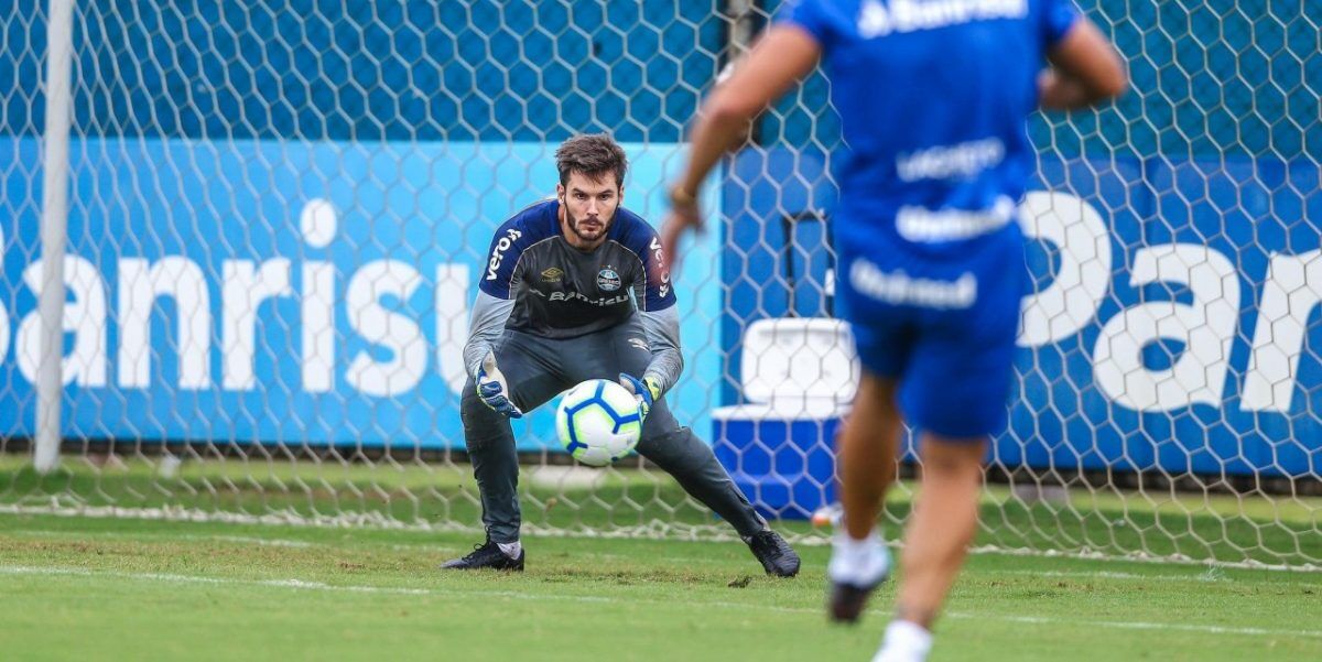 Julio César como moeda de troca para o Grêmio