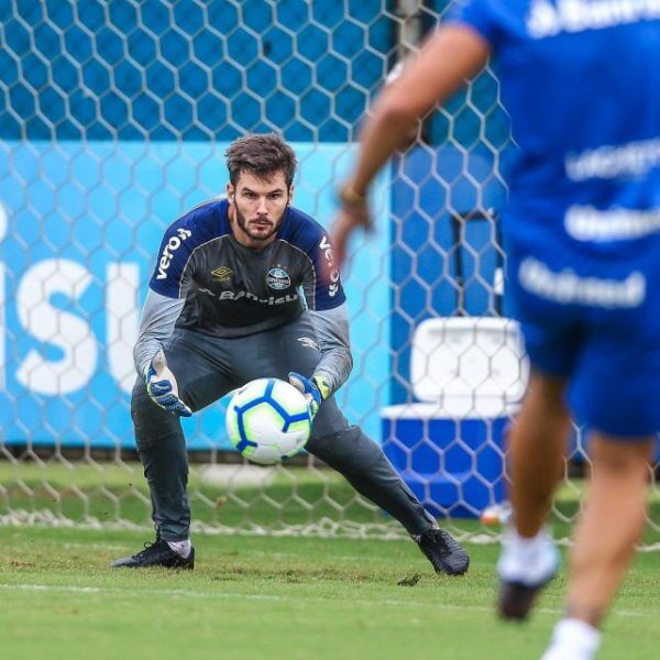 Julio César como moeda de troca para o Grêmio