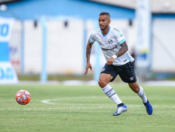 Grêmio negocia permanência de Rômulo