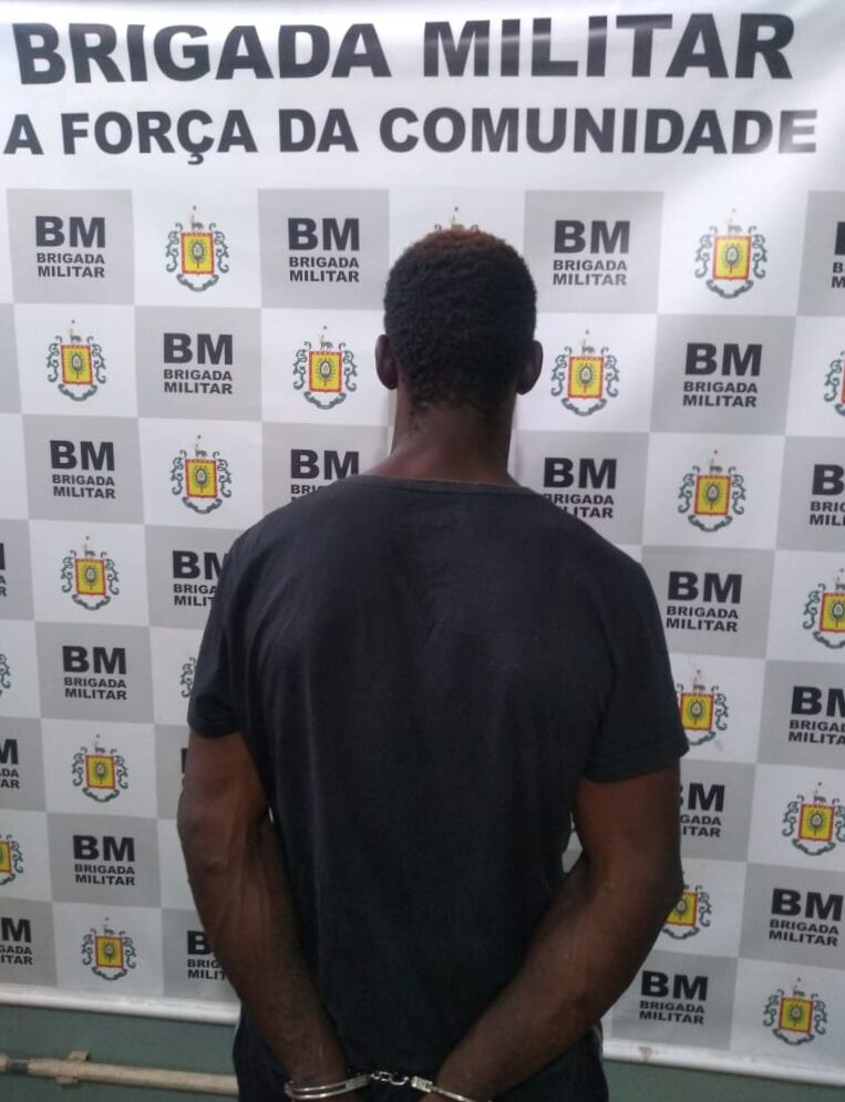 Para evitar prisão, homem usa filho como escudo