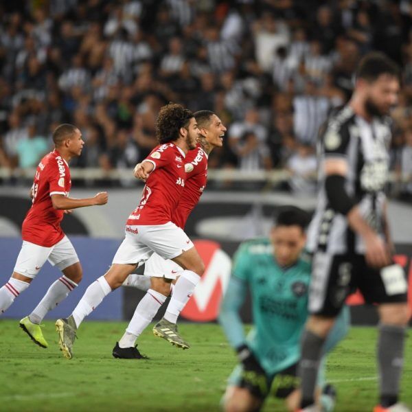 Gol de Guerrero garante a vitória do Inter