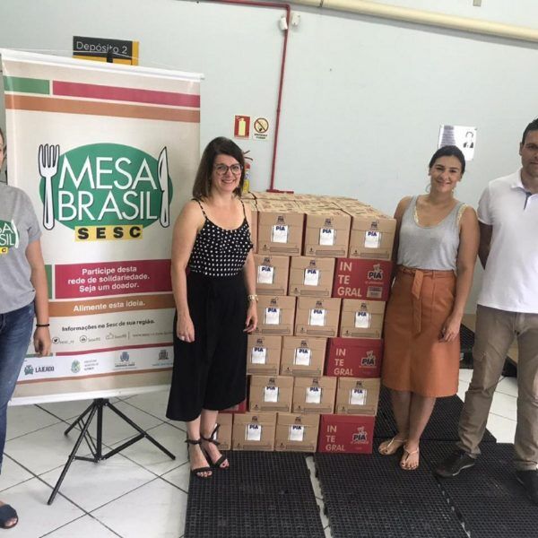 Rotary Integração entrega alimentos arrecadados na Aldeia do Papai Noel