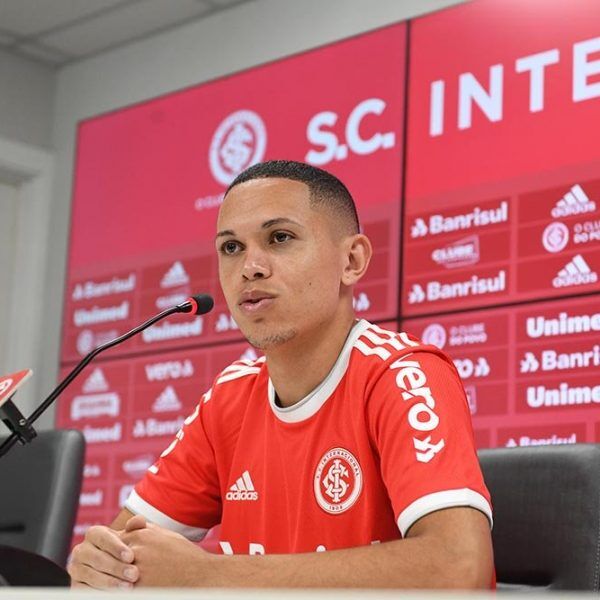 Marcos Guilherme é apresentado no Inter