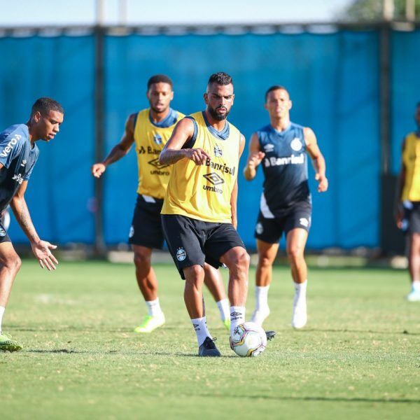 Grêmio busca a primeira vitória em casa