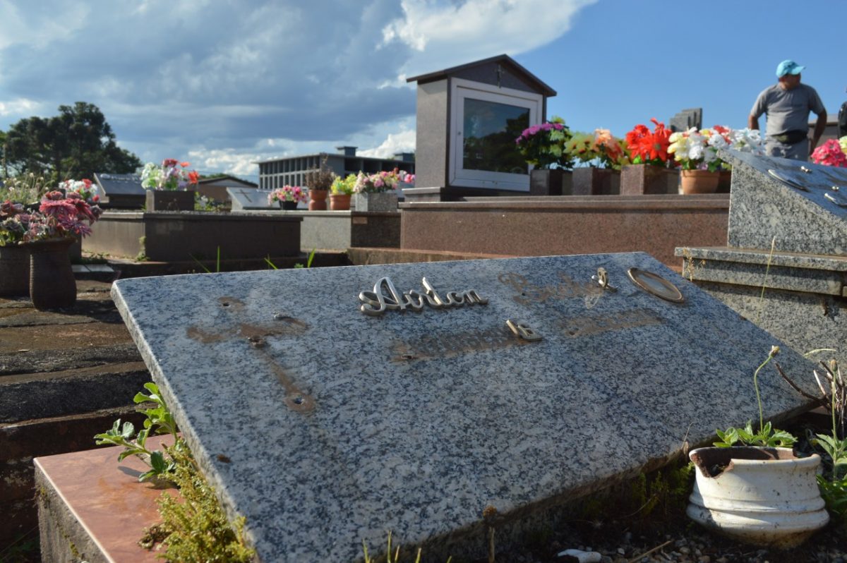Cinco cemitérios são alvos de furto no fim de semana