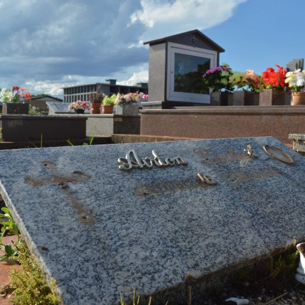 Cinco cemitérios são alvos de furto no fim de semana