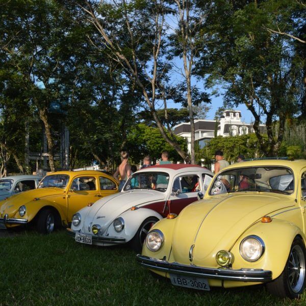 Apaixonados por Fusca se reúnem em Lajeado