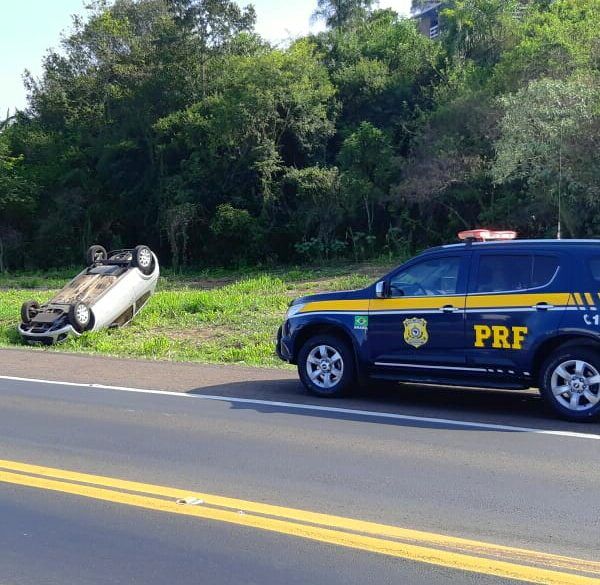 Família capota carro na BR-386, mas ninguém fica ferido