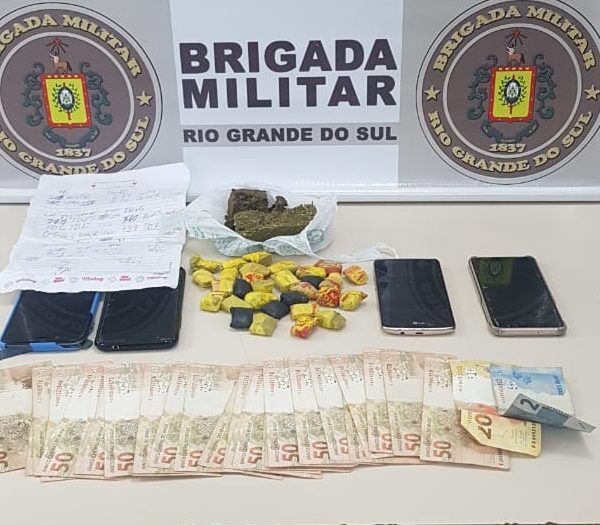 Homem é preso por tráfico de drogas após fugir duas vezes da BM