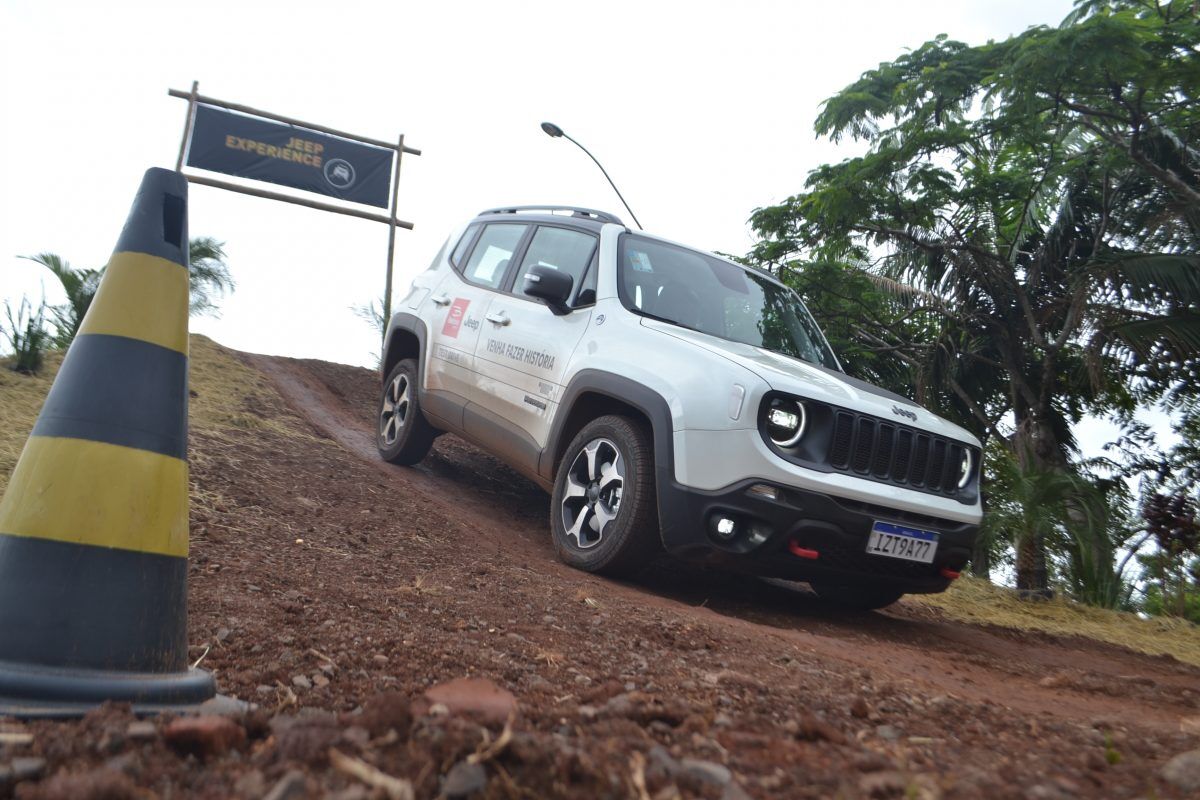 Jeep movimenta Parque do Imigrante com pista off road