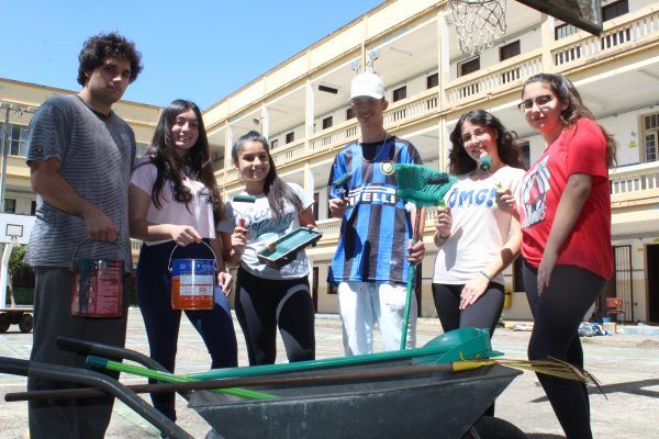Estudantes promovem mutirão para melhorar ambiente escolar