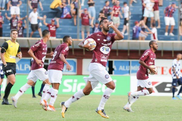 Taça em jogo no Centenário