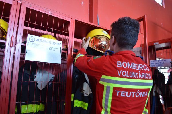 Bombeiros voluntários também serão vacinados contra covid-19 no Estado