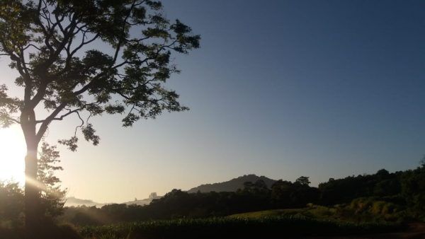 Vale registra temperaturas amenas na manhã de quinta-feira