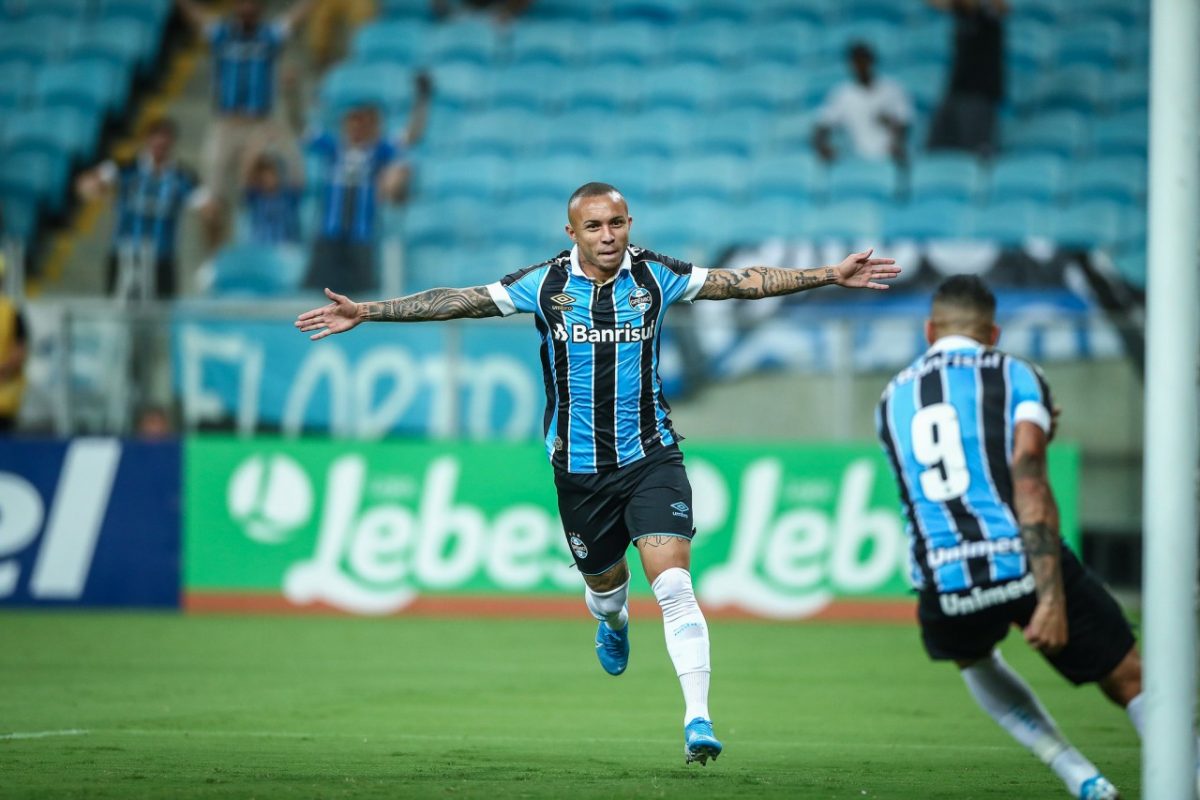 Grêmio goleia o Esportivo em noite de estreias