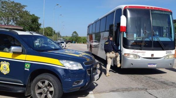 PRF realiza ações educativas em veículos do transporte coletivo